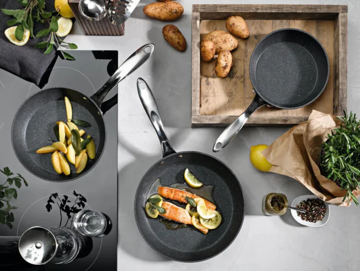 bongusto Pfanne PROFESSIONALE 24 cm Aluminium schwarz