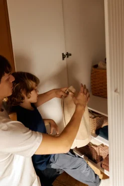 FLEXA Kinder-Drehtürenschrank SAGA braun