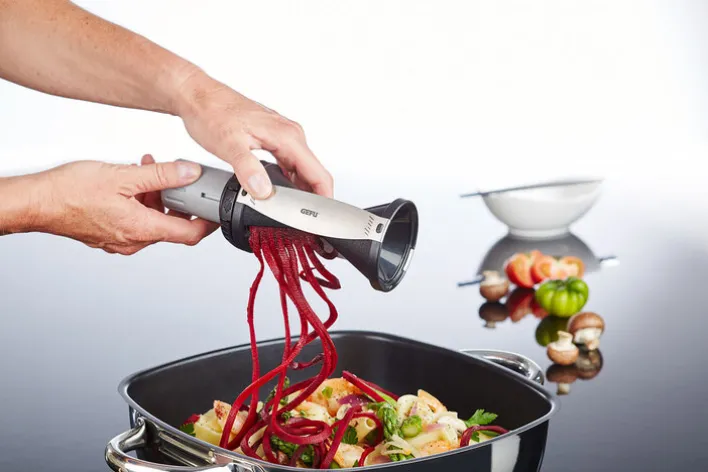 GEFU Spiralschneider SPIRELLI inkl. Sparschäler und Reinigungsbürste Kunststoff schwarz