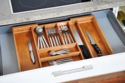 Kesper Besteckkasten Bambus mit 6 - 8 Besteckeinteilern 58 x 43 x 6,5 cm Braun