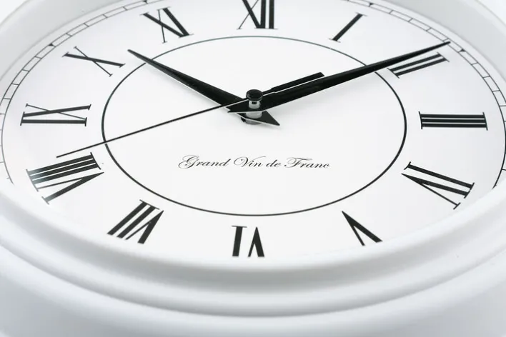 Mebus Quarz-Wanduhr 25 cm weiß