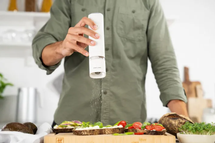 ZWILLING elektrische Salz- & Pfeffermühle ENFINIGY weiß